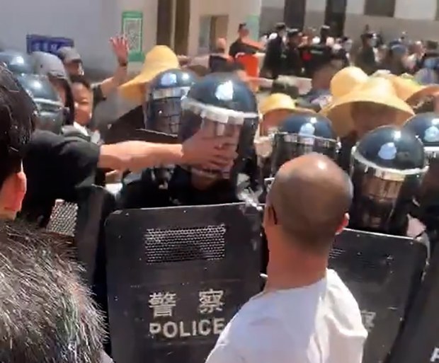 Polisi Dan Muslim Hui Bentrok Di Yunnan Cina Terkait Penghancuran Kubah Masjid